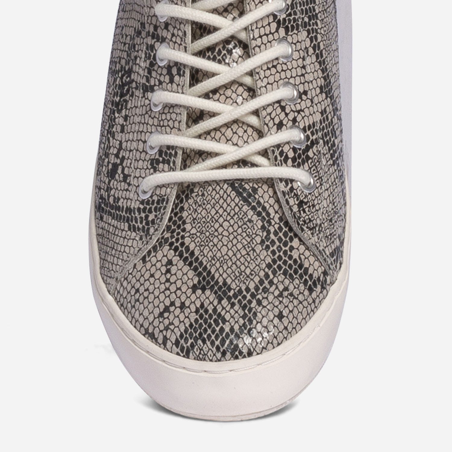 Tennis TBS grise en cuir effet python