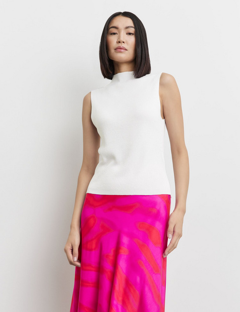 Feines Stricktop mit Stehkragen
