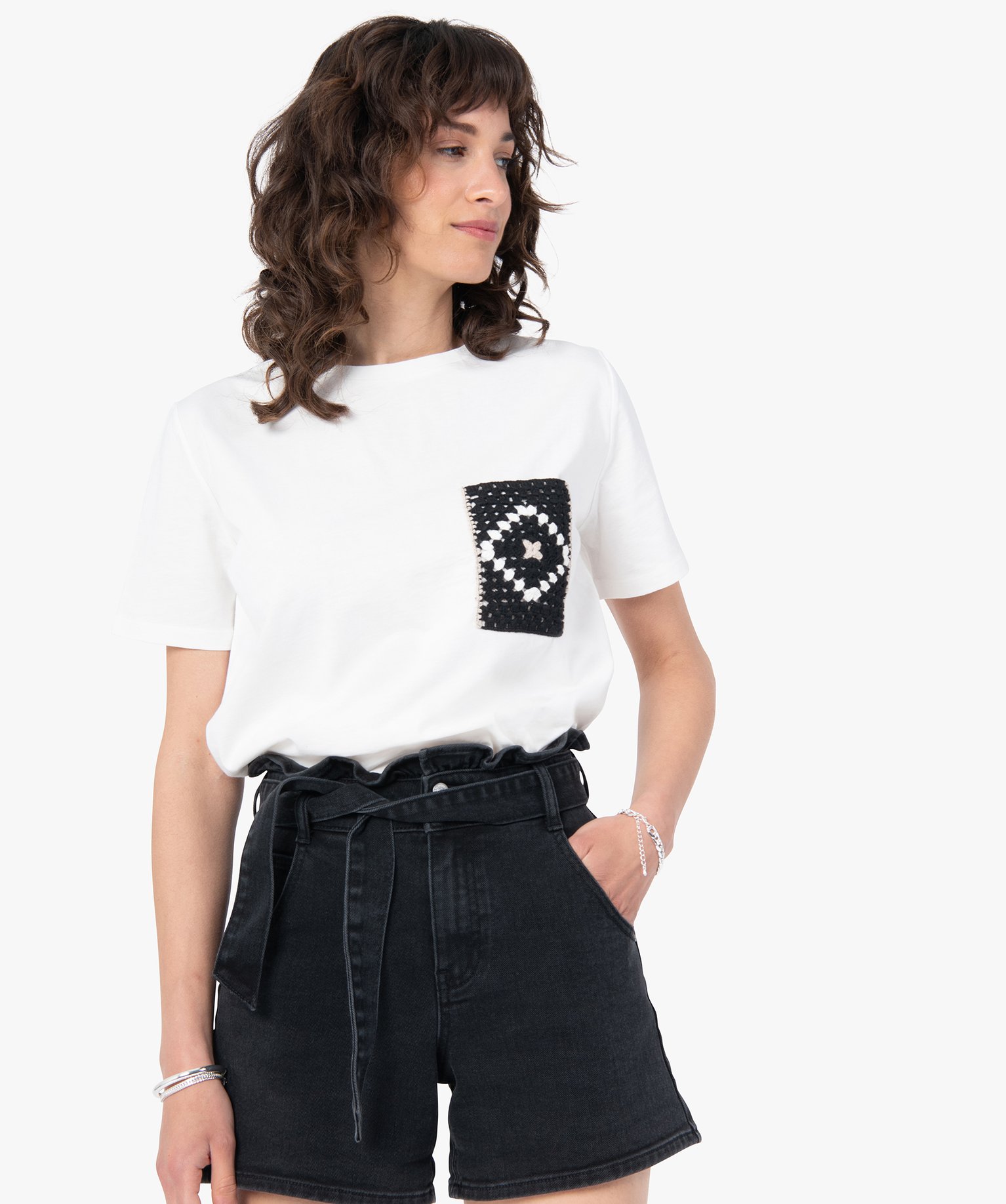 Tee-shirt femme à manches courtes avec poche poitrine brodée blanc | GEMO