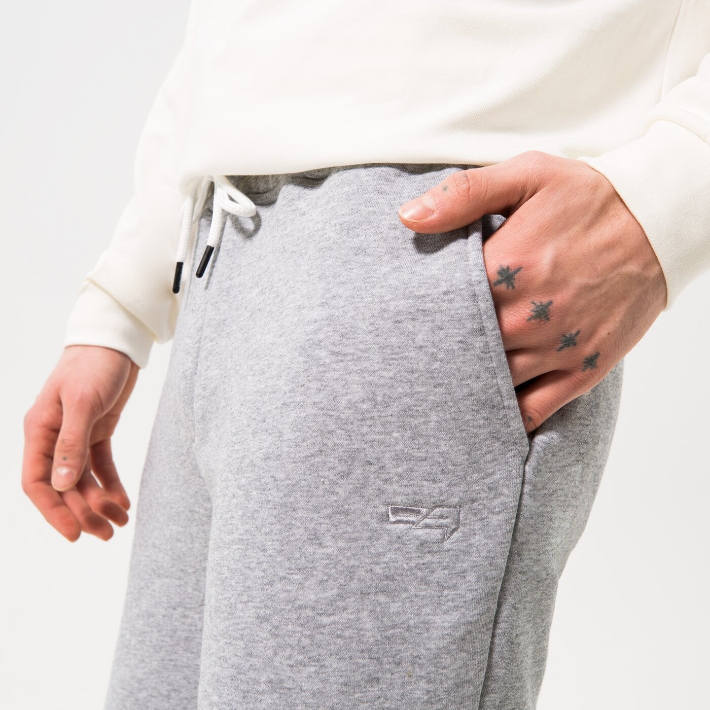 CONFRONT SHORTS CONFRONT ESSENTIAL GREY Grau