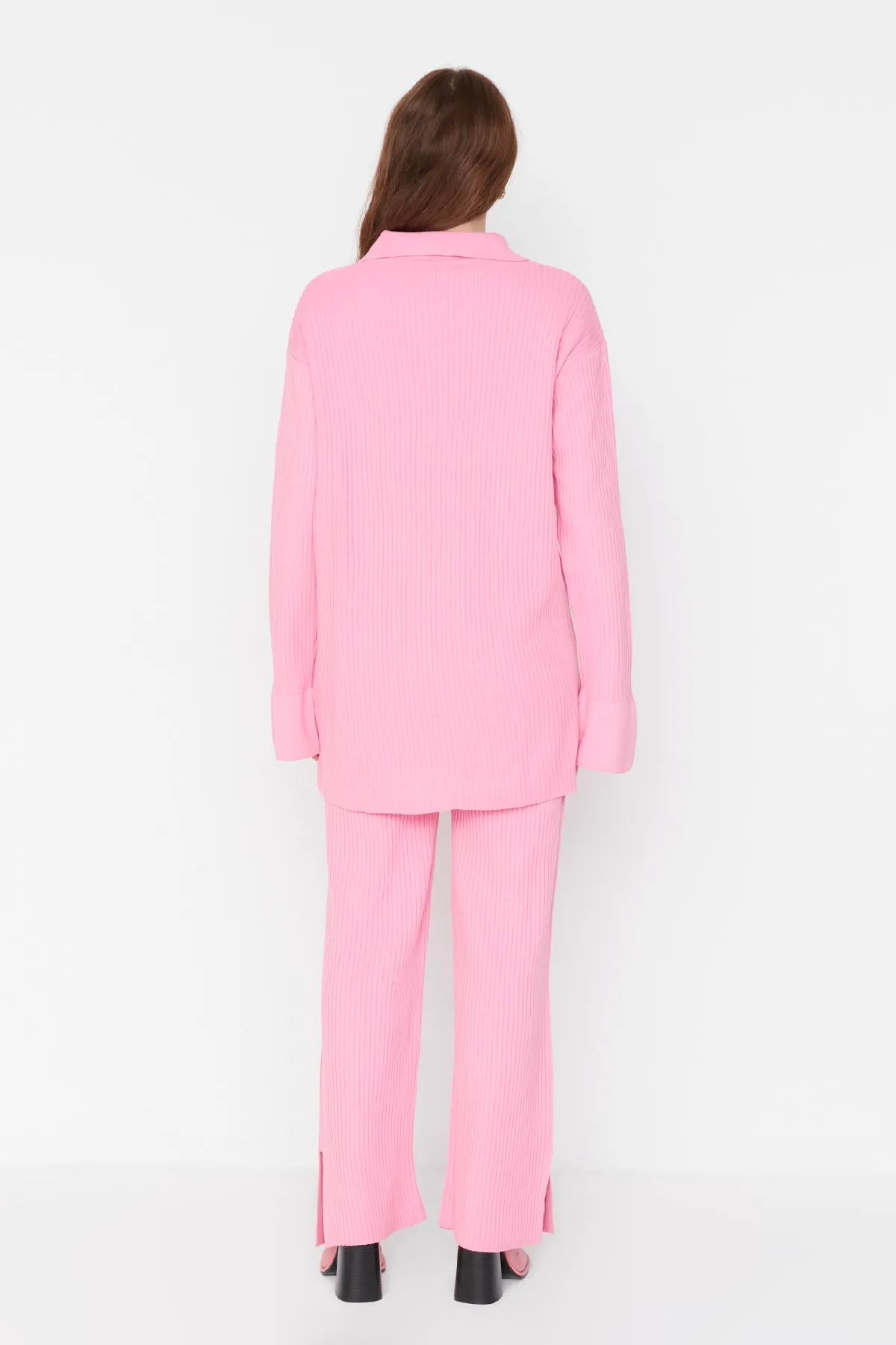 Trendyol Modest  Rosa Strickset mit Cardigan und Hose mit Schlitzdetail TCTAW23US00028