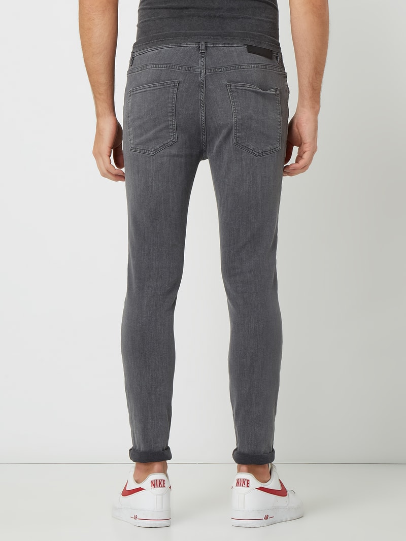 Skinny Fit Jeans mit Label-Patch in mittelgrau