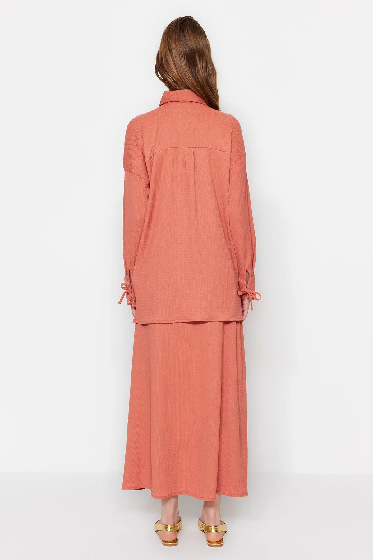 Trendyol Modest  Strickset aus Tunika und Rock in Zimt-Crinkle-Optik TCTSS23US00054