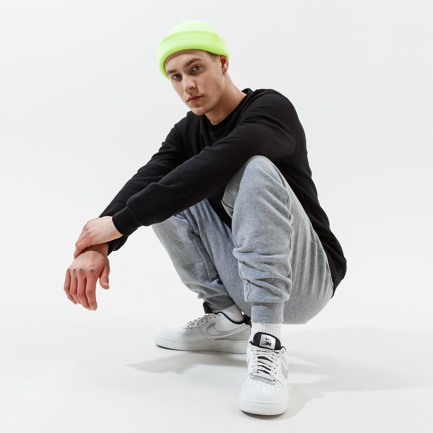 CONFRONT SWEATSHIRT SMALL LOGO CREW BLACK Schwarz
