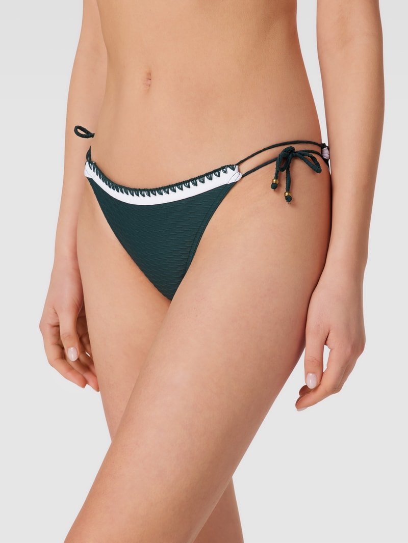 Bikini-Slip mit Strukturmuster Modell 'STORA' in dunkelgrün