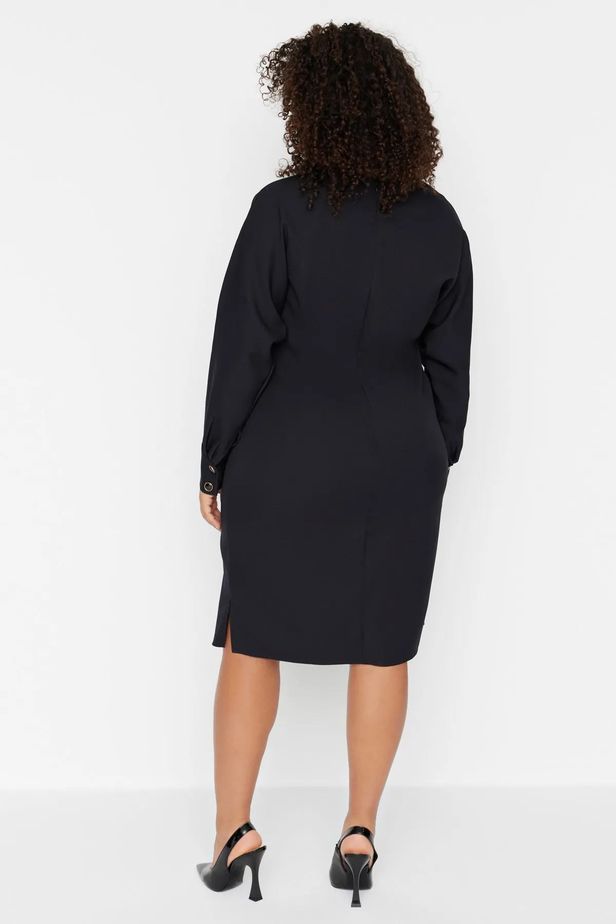 Trendyol Curve  Schwarzes, gewebtes Kleid mit Krawattendetails TBBAW23AH00089