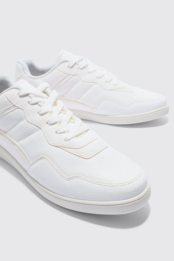 Weiße Sneaker mit klobiger Sohle
