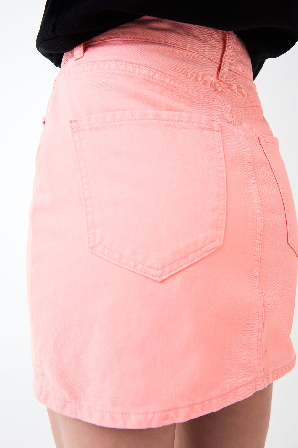 Hi-waist short denim skirt