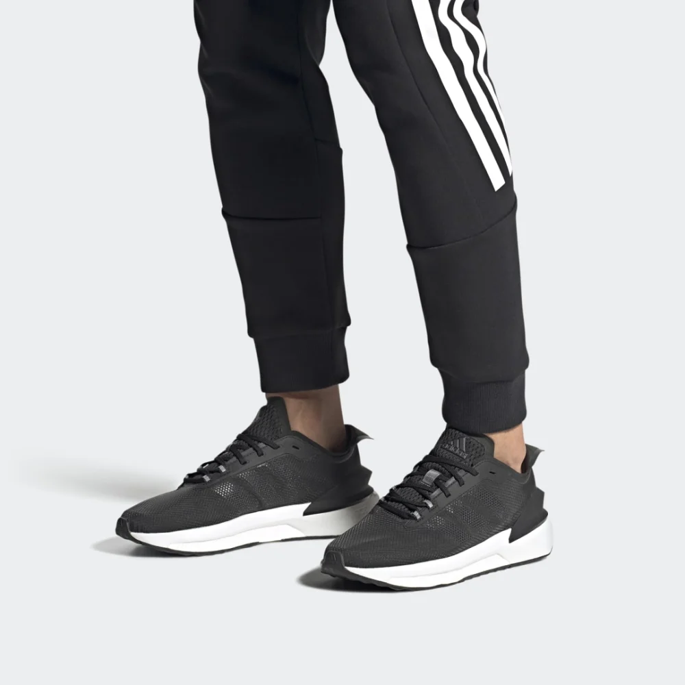 adidas Avryn HP5968 / schwarz