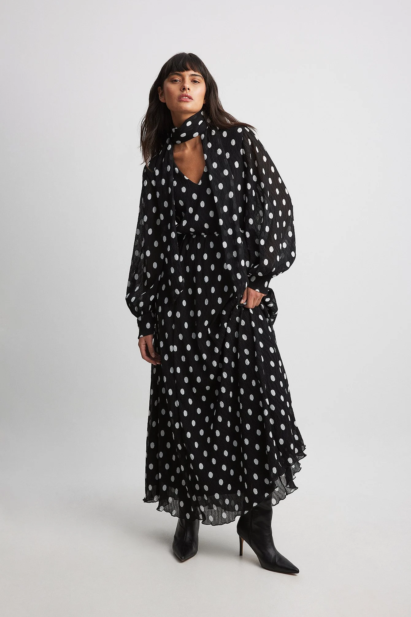 Gepunktetes Maxikleid aus Chiffon