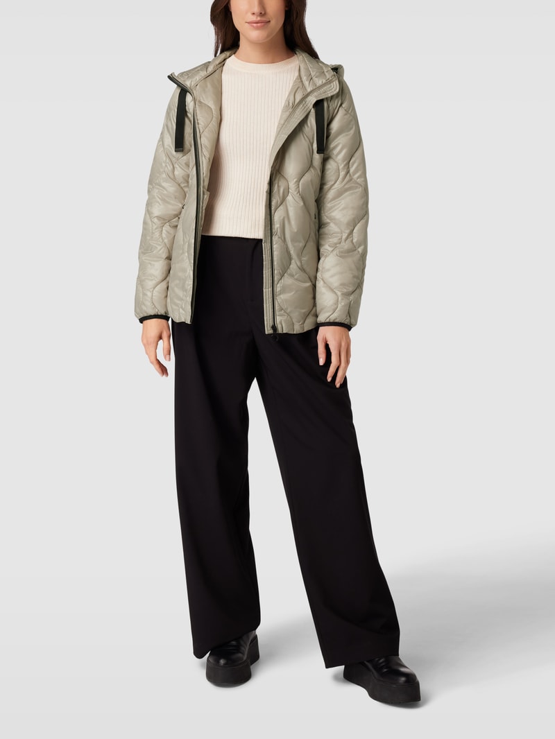 Steppjacke mit seitlichen Eingrifftaschen in beige