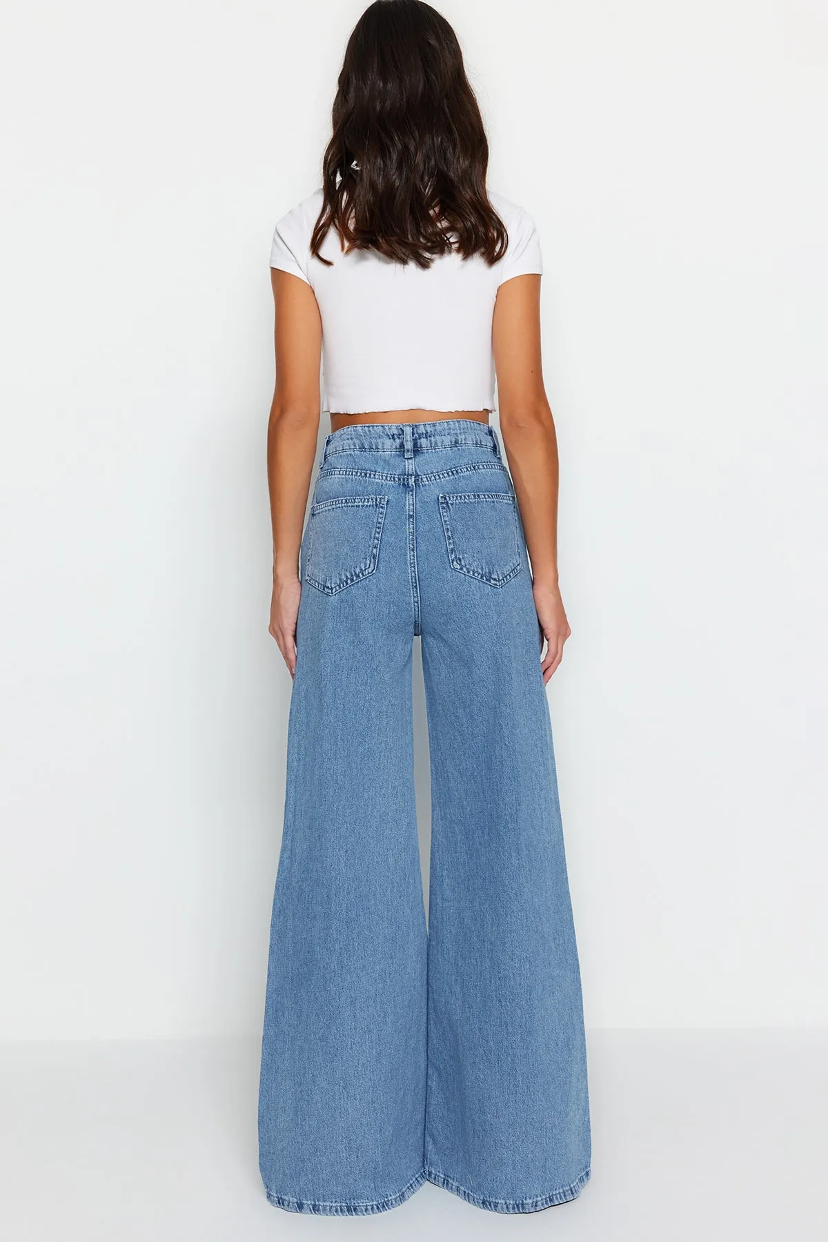 Trendyol Collection  Blaue, extra weite Jeans mit hoher Taille und weitem Bein TWOSS23JE00286