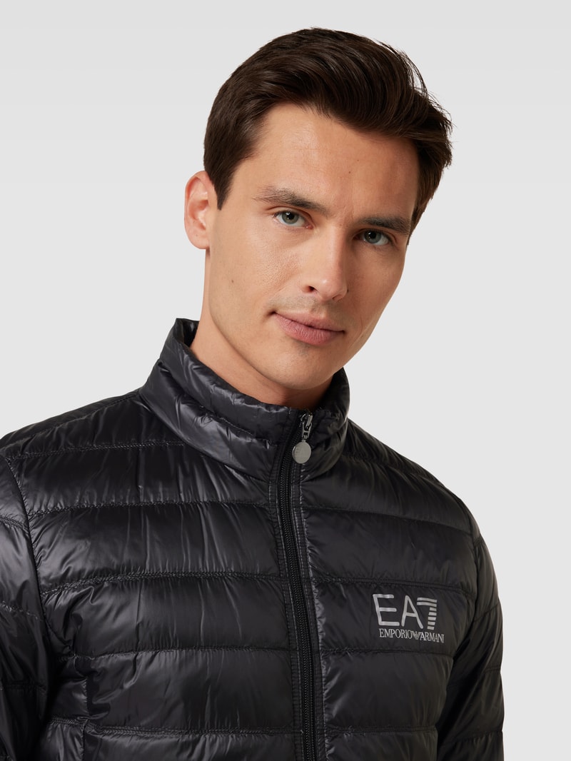 Steppjacke mit Reißverschluss in schwarz