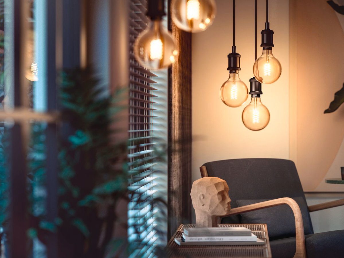 Philips Hue Smarte LED-Leuchte White E27 Filament Globe G93 550lm