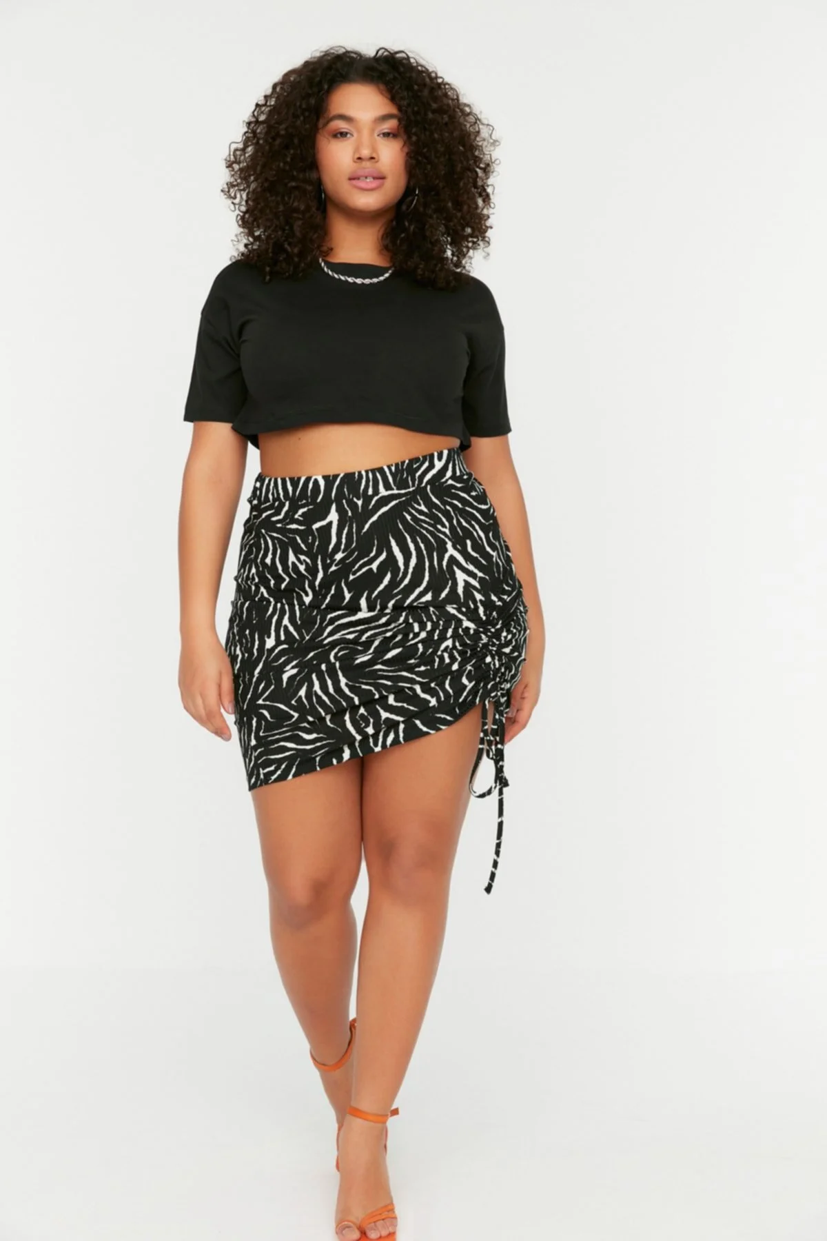 Trendyol Curve  Mehrfarbiger Strickrock mit gerafftem Tiermuster TBBSS22ET00001