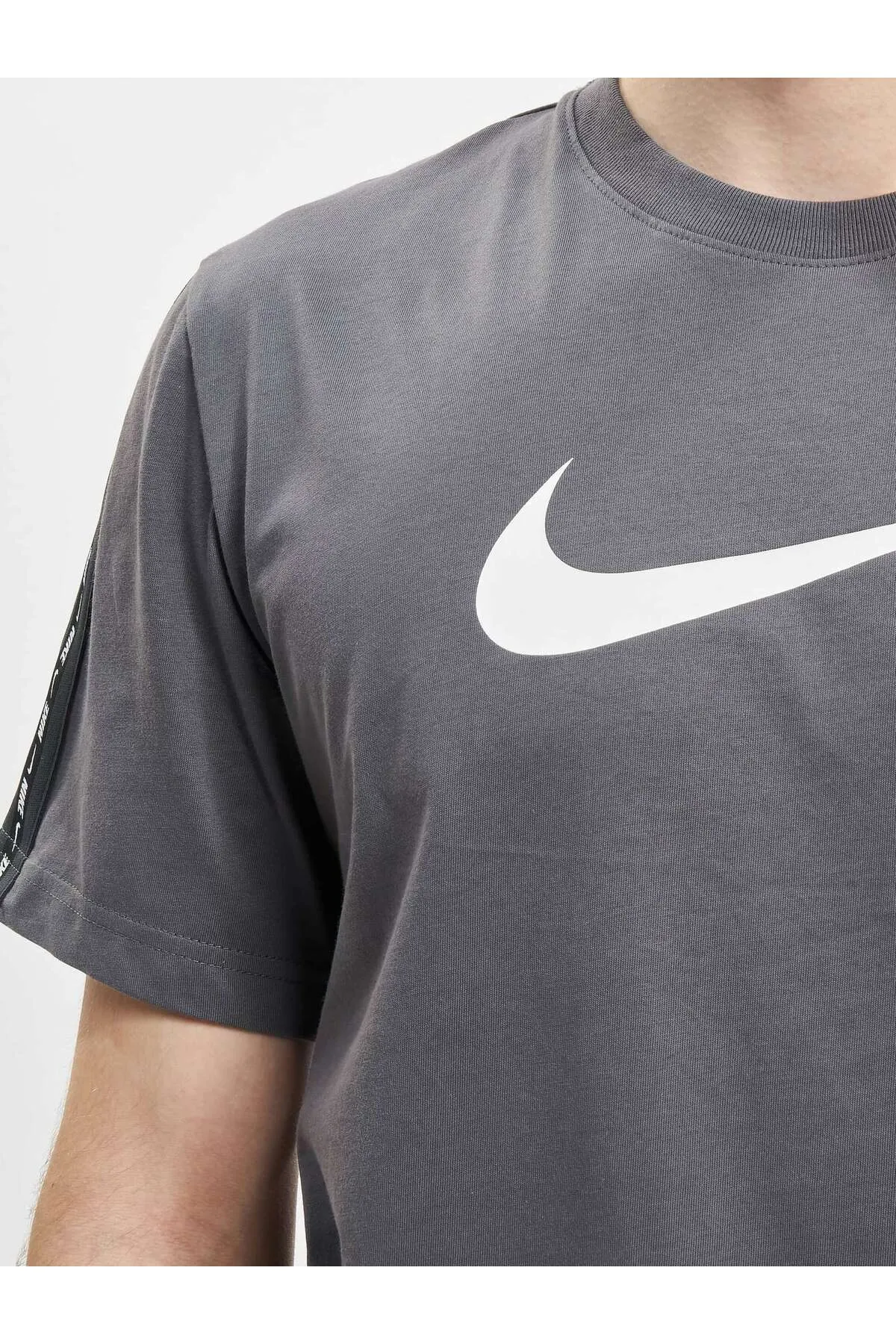 Nike  Herren Nike NSW Repeat T-Shirt
