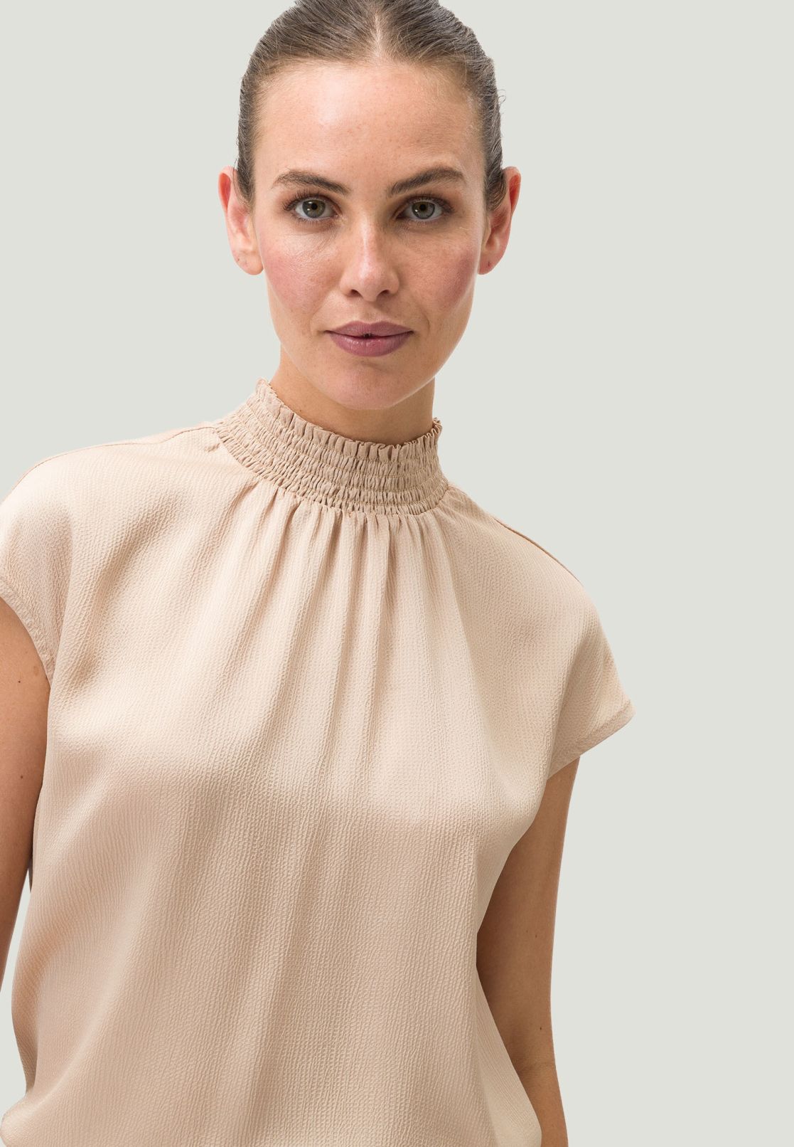Satinbluse mit Stehkragen