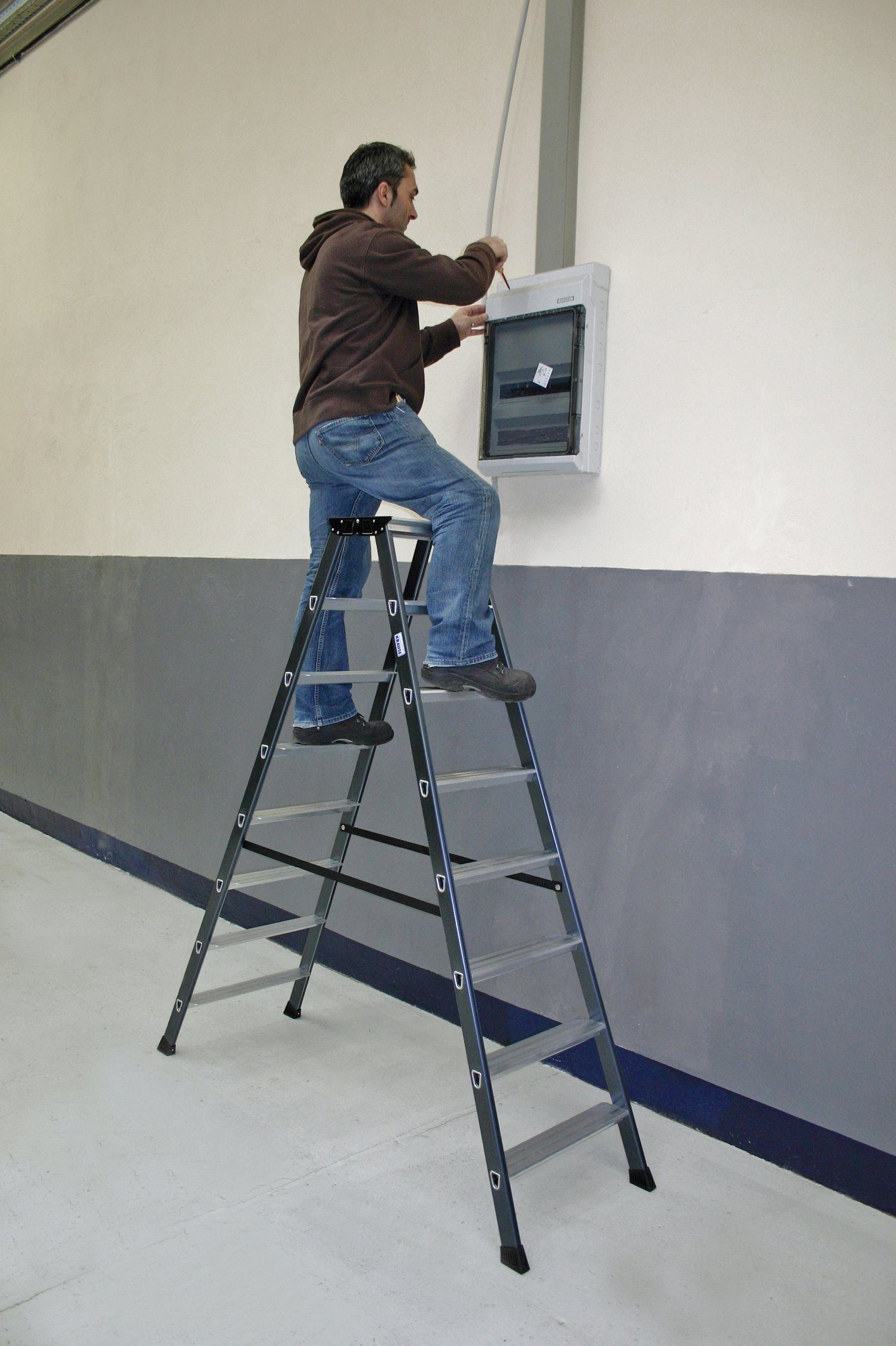 KRAUSE Doppelleiter SePro D, Alu eloxiert, 2x8 Stufen, Arbeitshöe ca. 327 cm