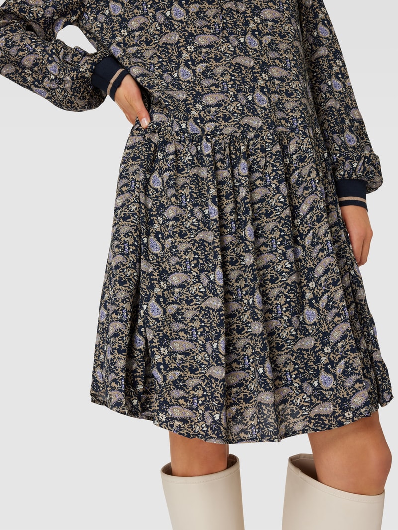 Knielanges Kleid mit Paisley-Muster in schwarz