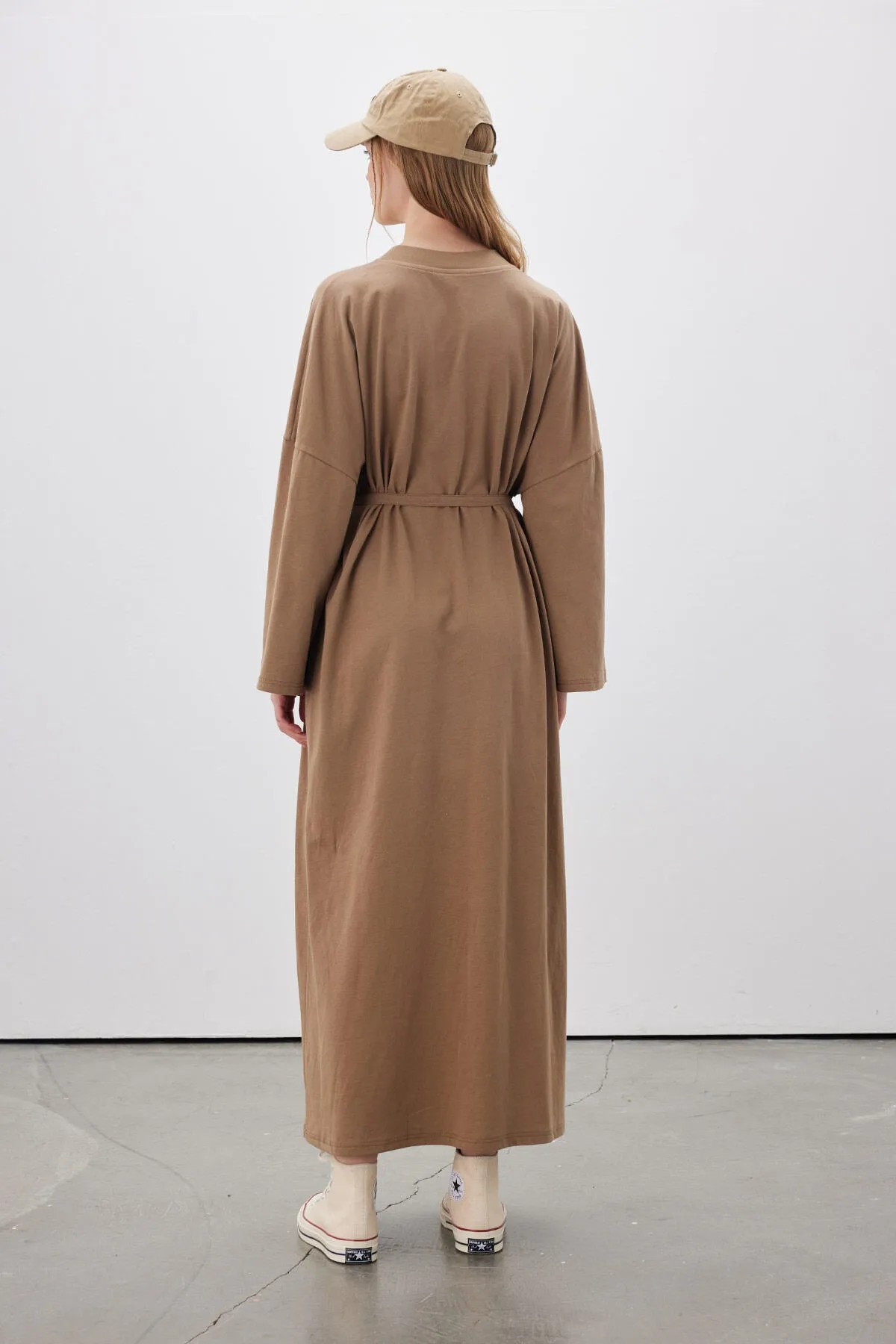 Manuka  Übergroßes langes Freizeitkleid in Braun