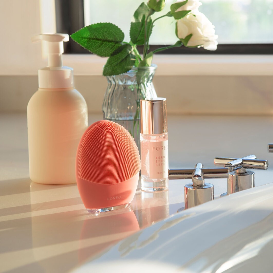 4 combination skin Gesichtsreinigungs- und Massagegerät