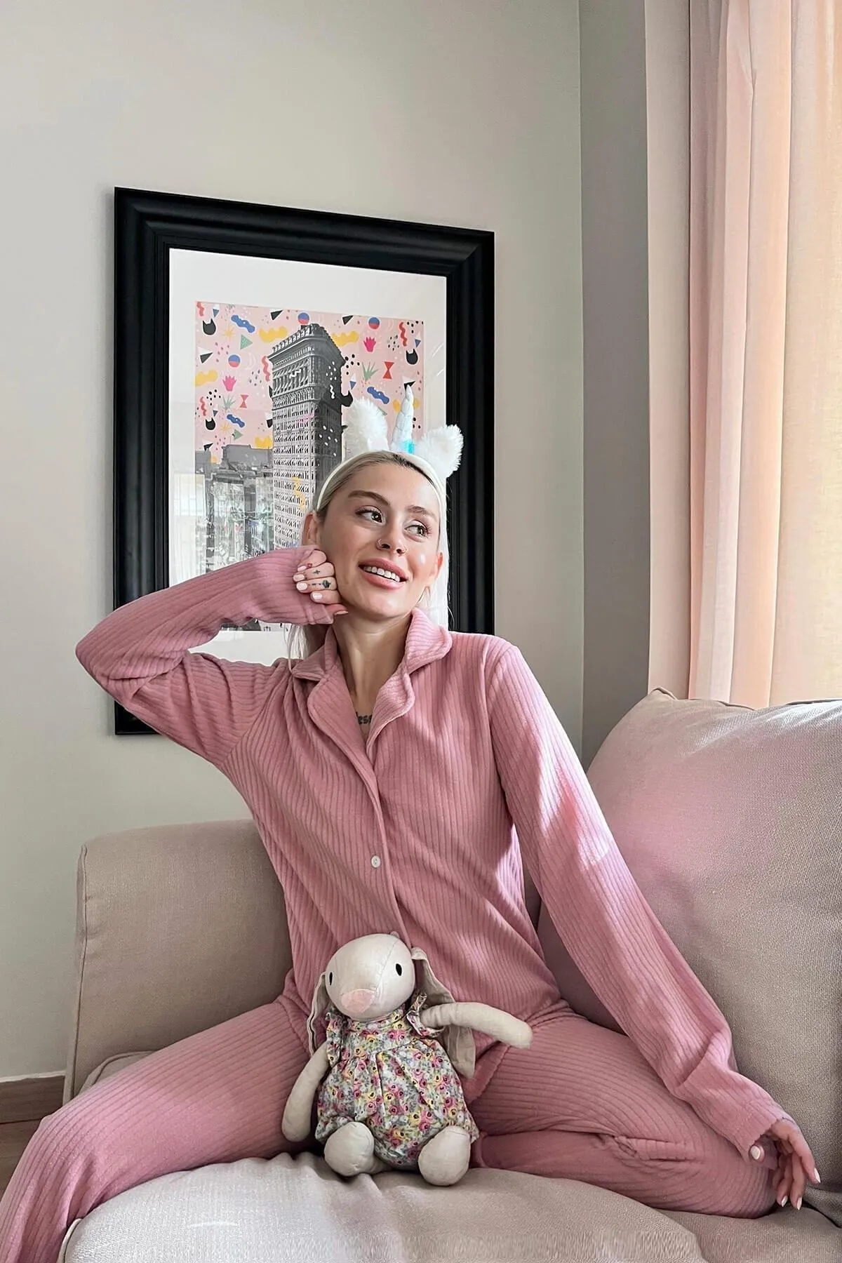 Pijamaevi  Rosafarbenes, einfarbiges Pyjama-Set aus Plüsch-Fleece mit Knöpfen vorne