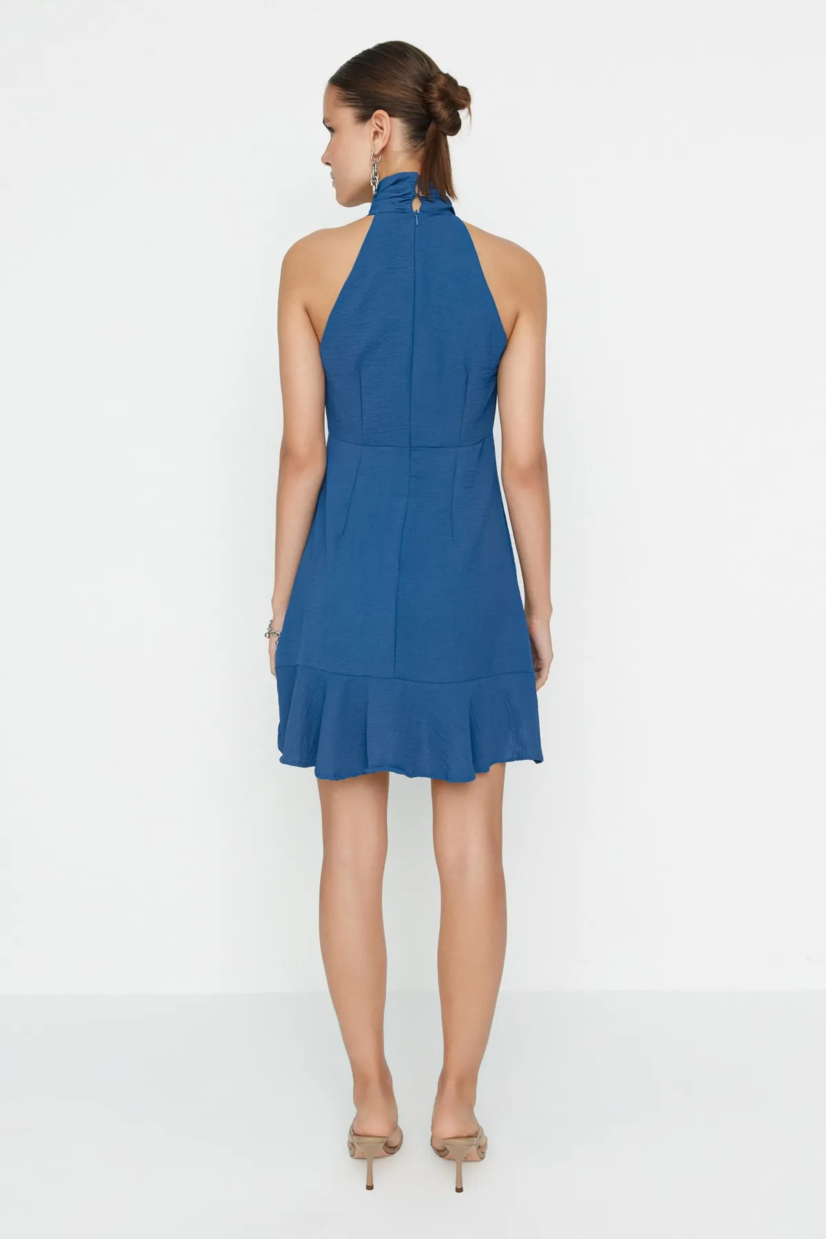 Trendyol Collection  Marineblaues Skaterrock-Neckholder-Webkleid TWOSS21EL1538
