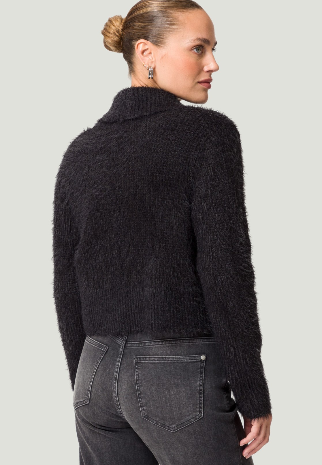 Strickjacke mit Knebelknopf
