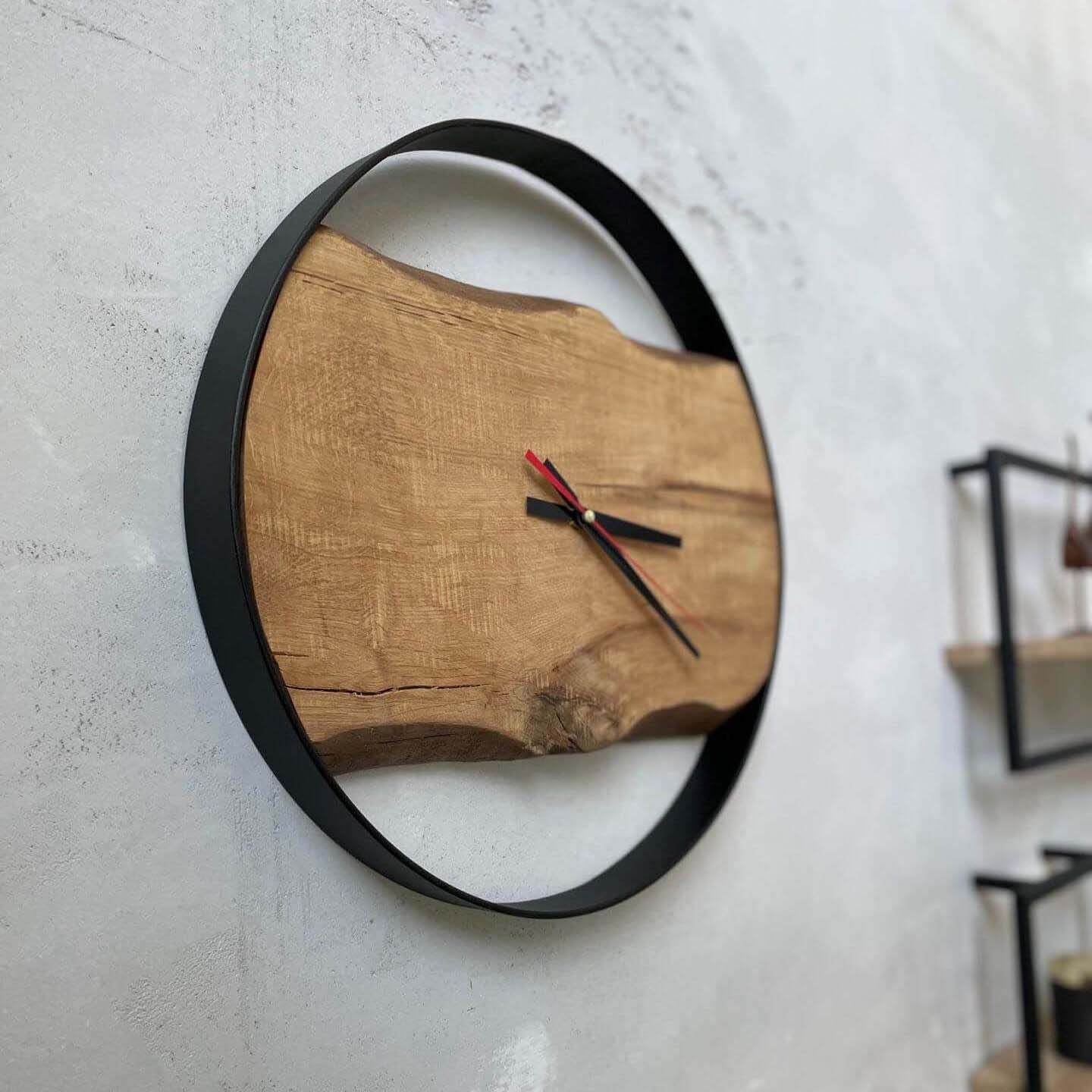 holz4home Wanduhr Wanduhr mit Stahlrahmen aus massiver Eiche Ø 43 cm von holz4home®