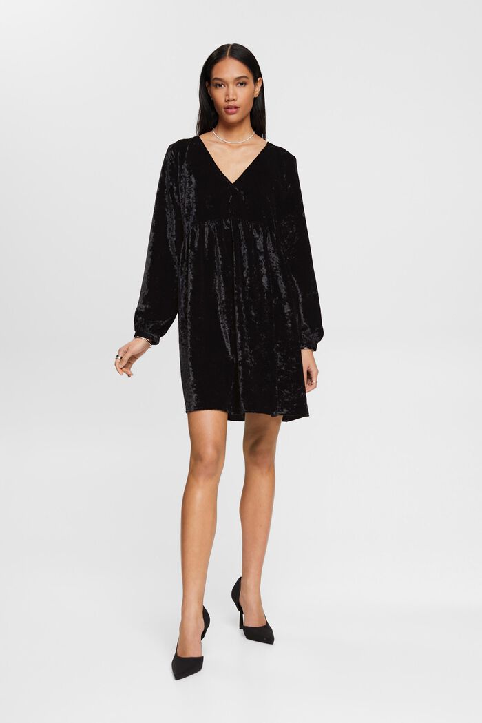 Samtkleid mit V-Ausschnitt