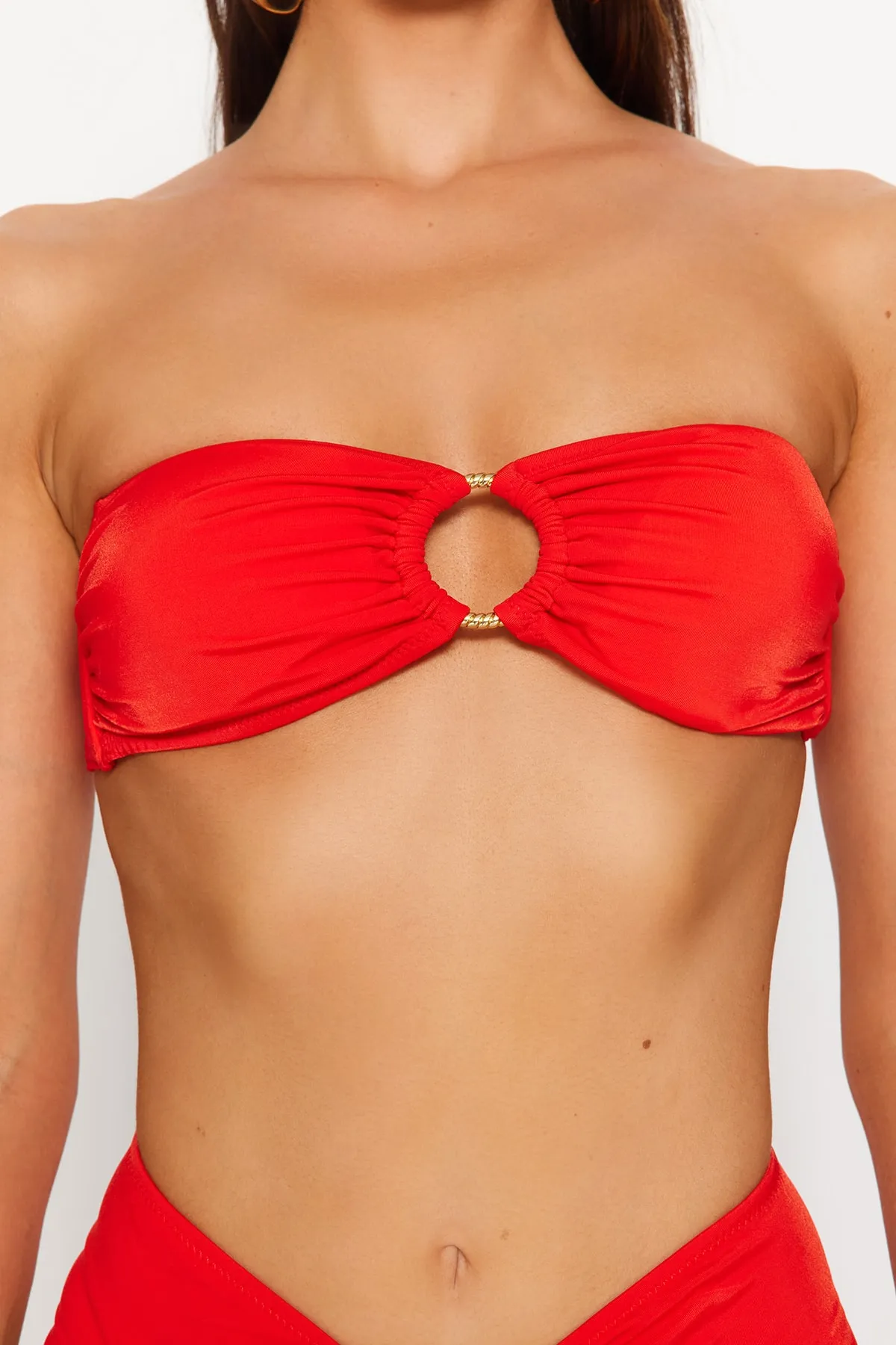 Trendyol Collection  Rotes trägerloses Bikinioberteil mit Accessoires TBESS22BU00001