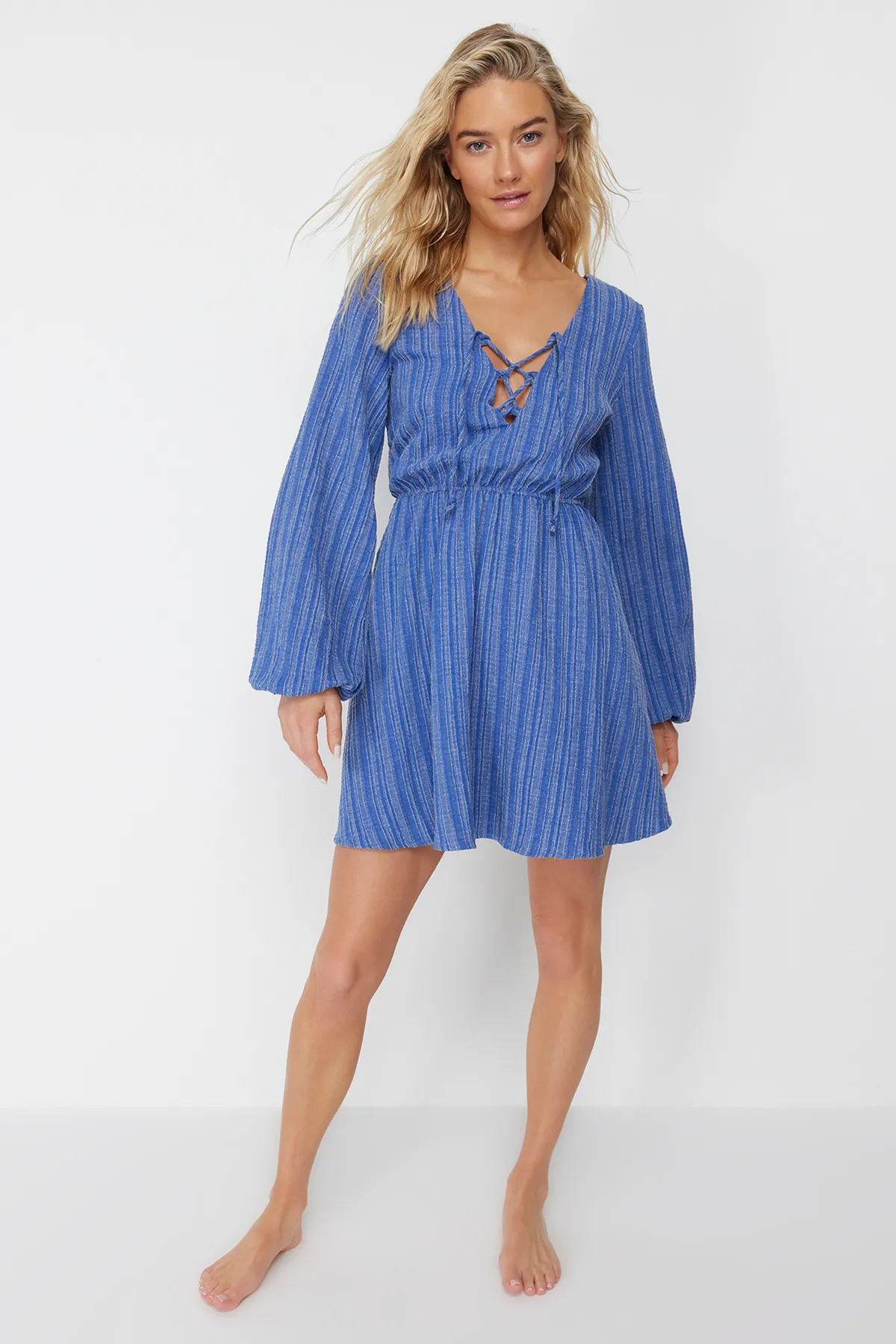 Trendyol Collection  Blaues, gewebtes Mini-Strandkleid aus Leinenmischung zum Binden TBESS23EL00103