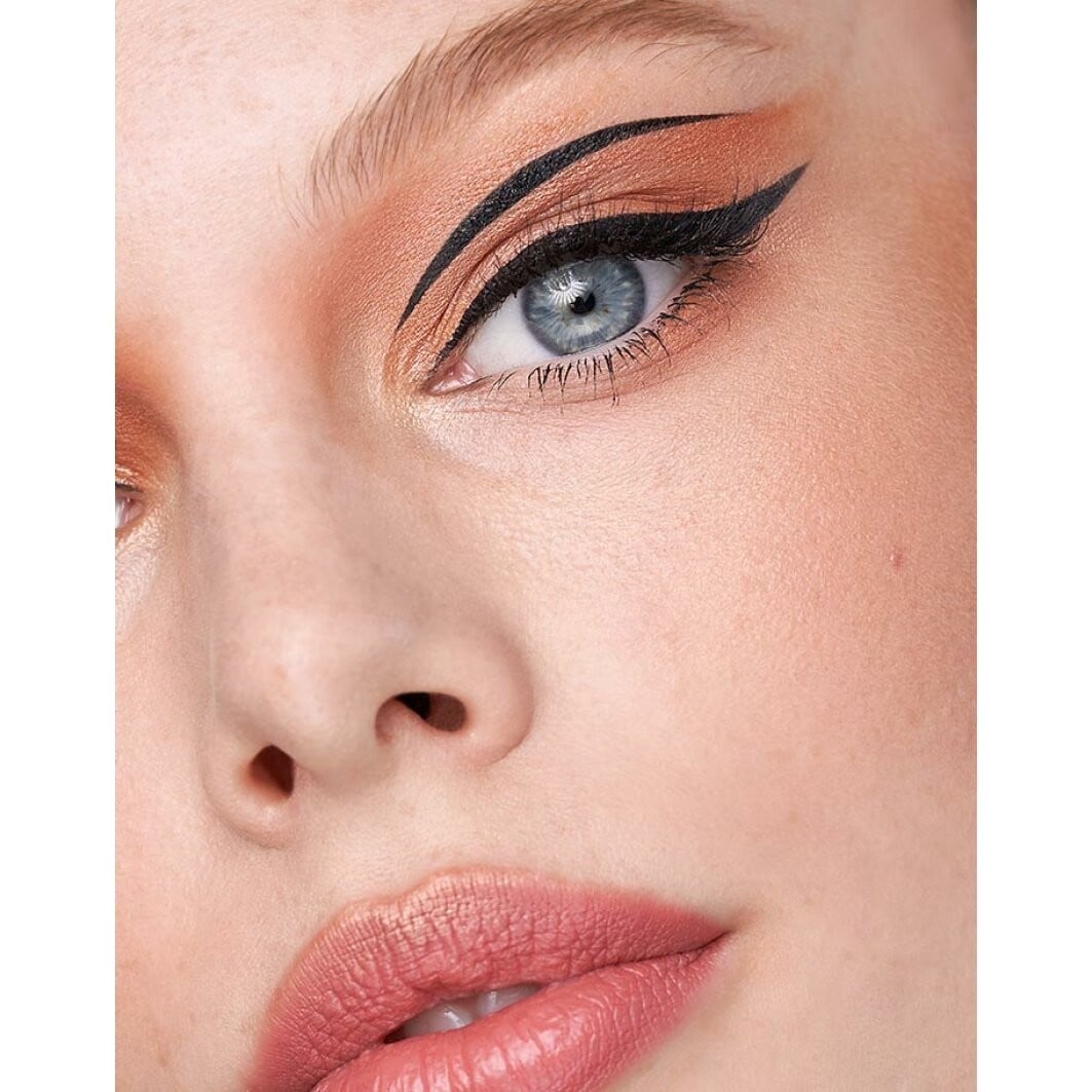 Catrice Calligraph Pro Precise 24h očná linka matná vodeodolná 010 Intense Black Waterproof