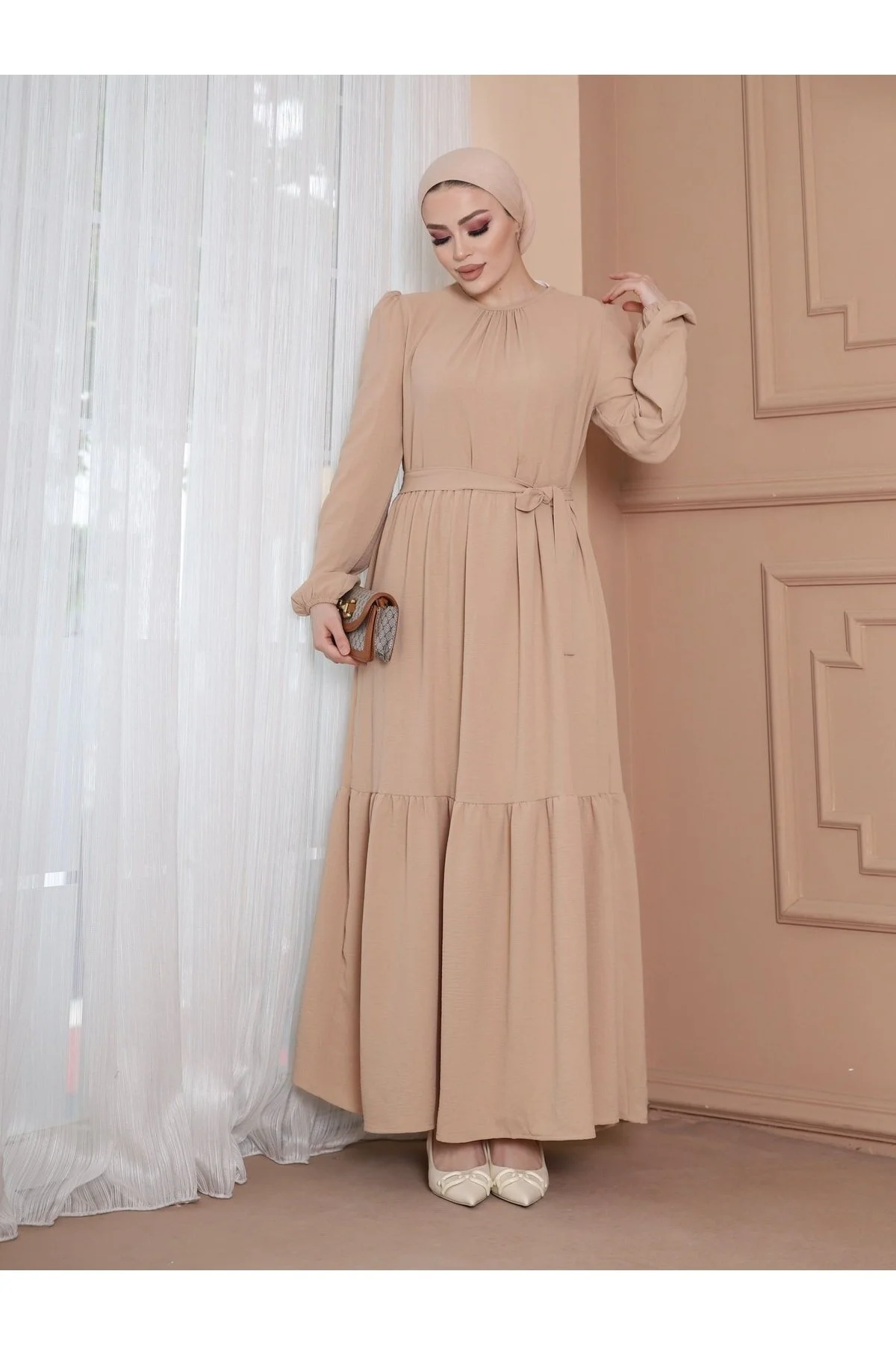 VOLT CLOTHİNG  Ayrobin Kleid mit Gürtel und Rüschendetail am Kragen