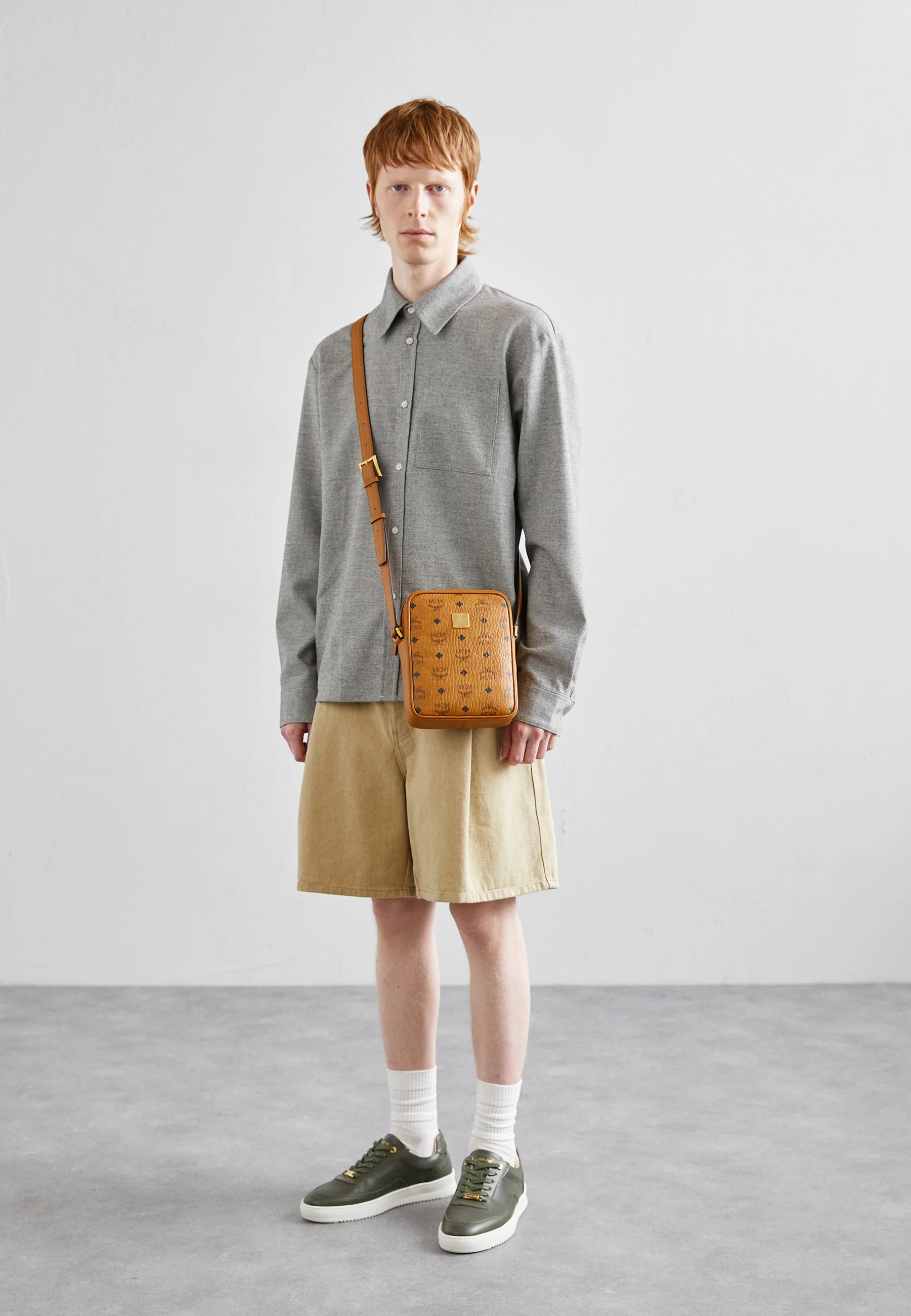 MCM KLASSIK VISETOS CROSSBODY UNISEX - Bolso de hombro