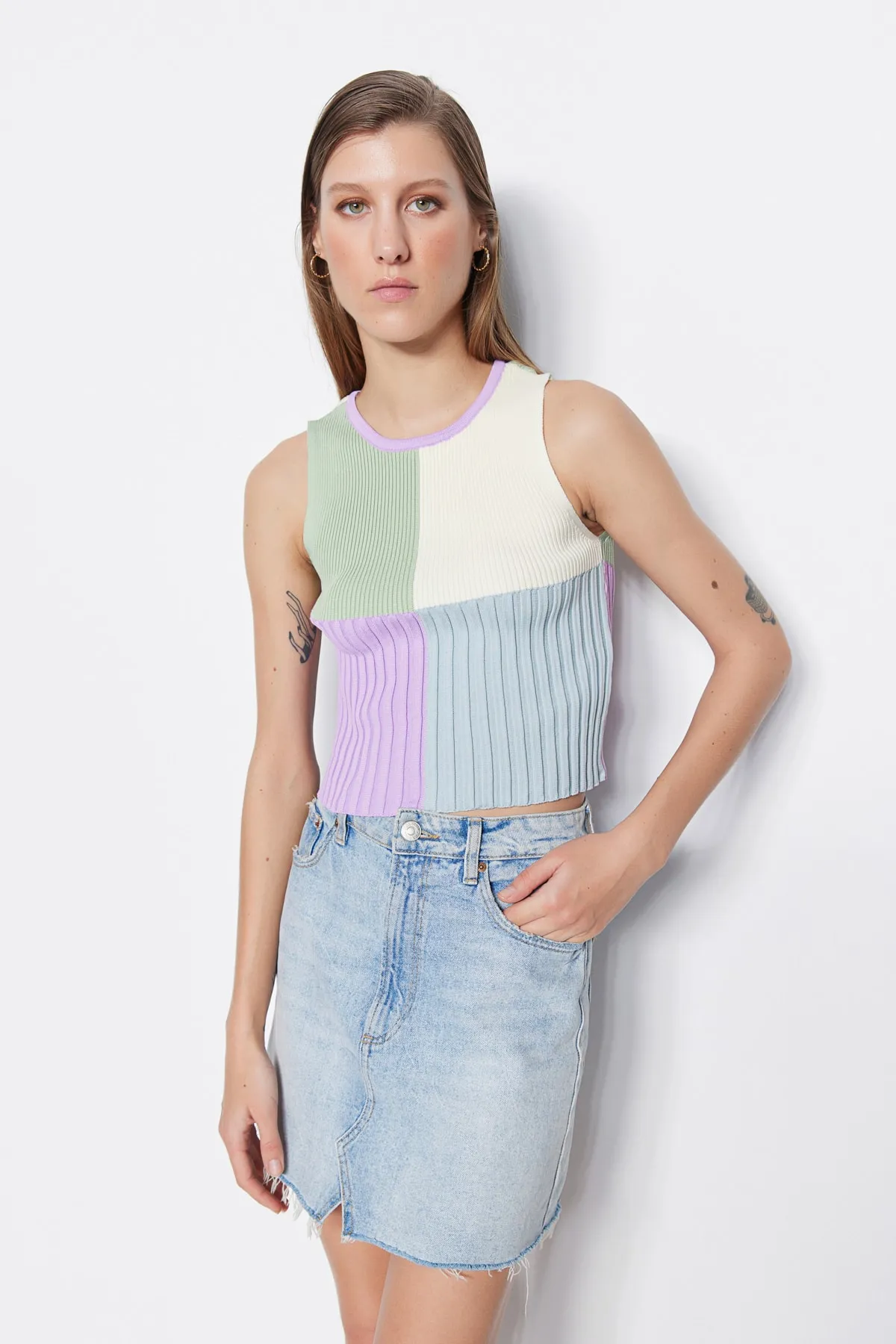 Trendyol Collection  Lilac Crop Color Blocked Strickbluse TWOSS22BZ1003