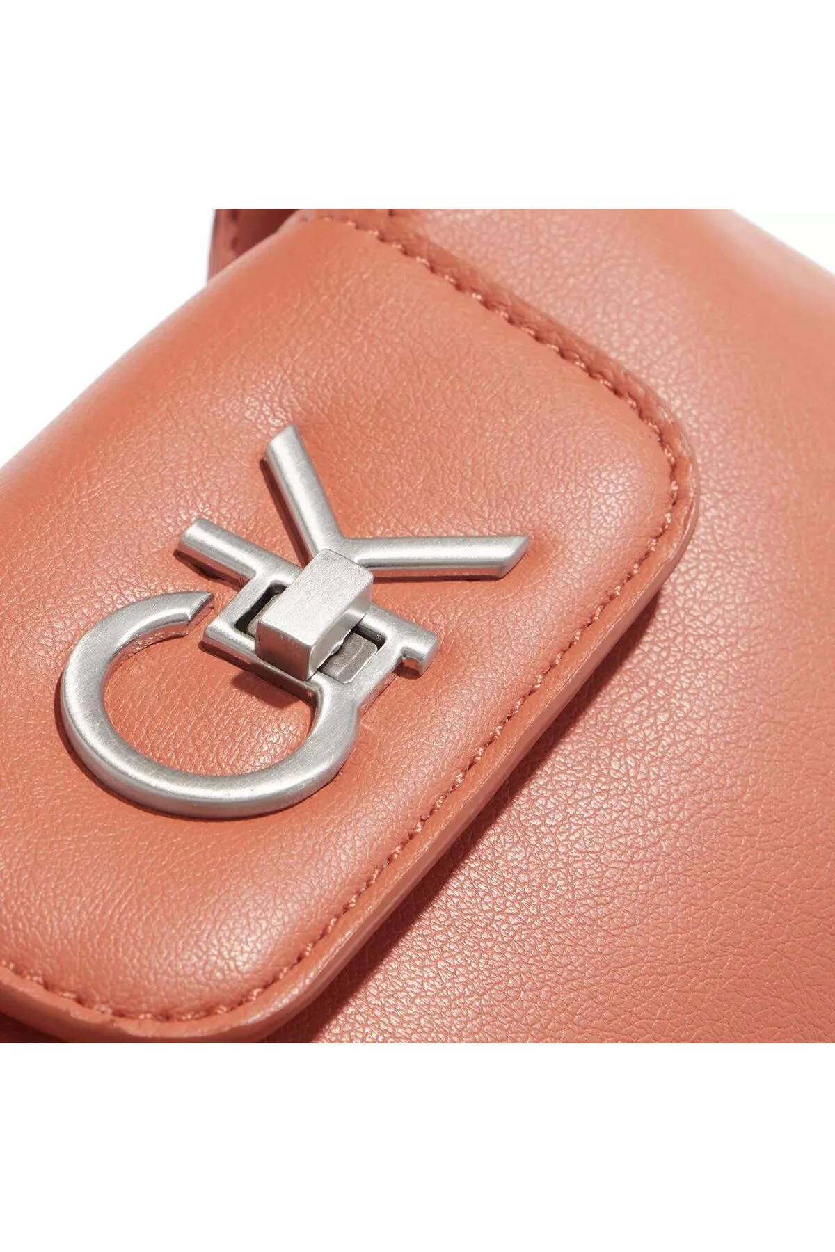 Calvin Klein  Re-Lock Umhängetasche mit Klappe, kleines Herbstblatt