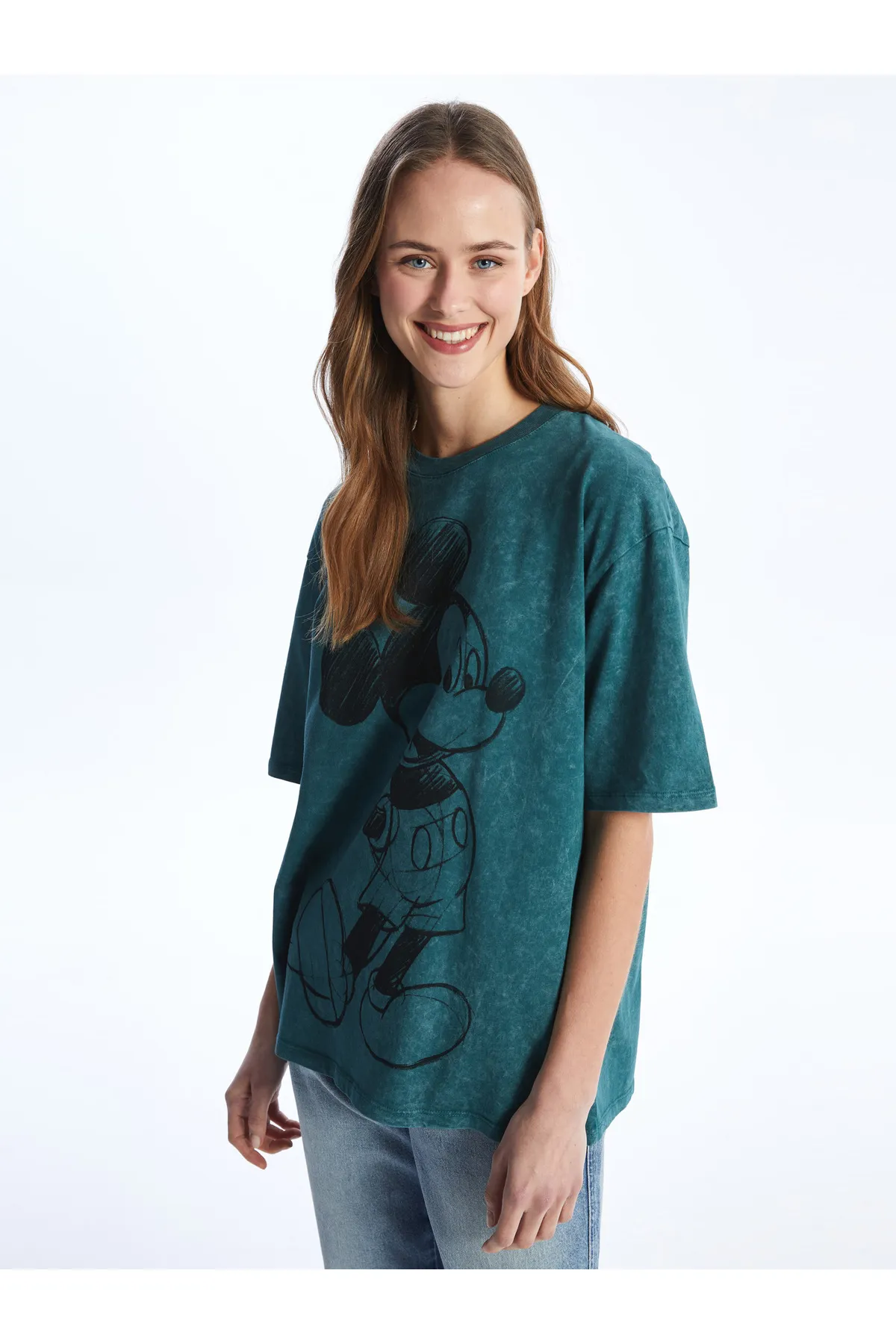 LC Waikiki  Kurzärmliges, übergroßes Damen-T-Shirt mit Rundhalsausschnitt und Mickey-Mouse-Aufdruck