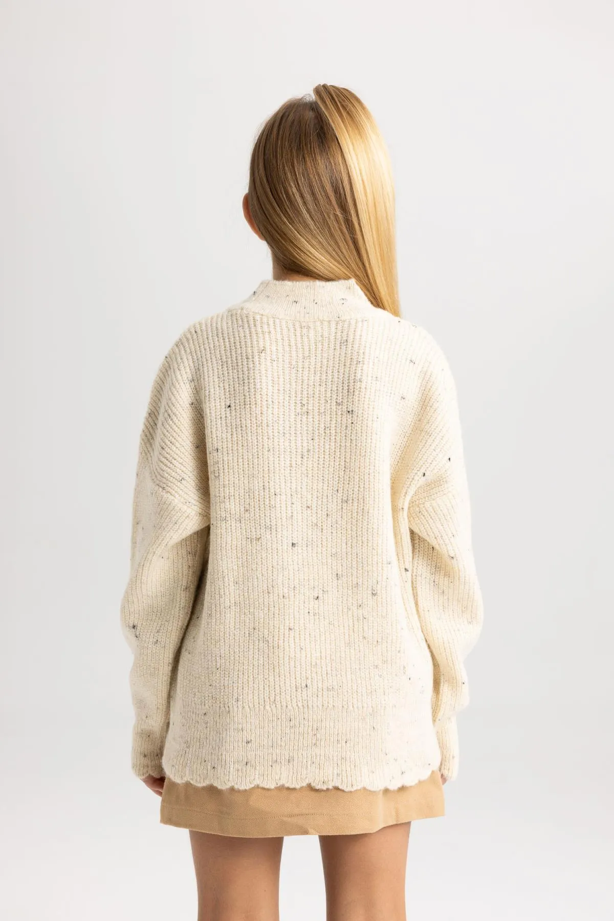 DeFacto  Mädchenpullover mit normaler Passform und Rundhalsausschnitt