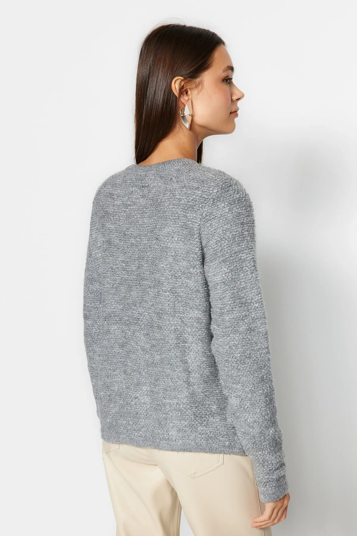 Trendyol Collection  Grauer, weich strukturierter Strick-Cardigan mit Accessoires TWOAW24HI00039