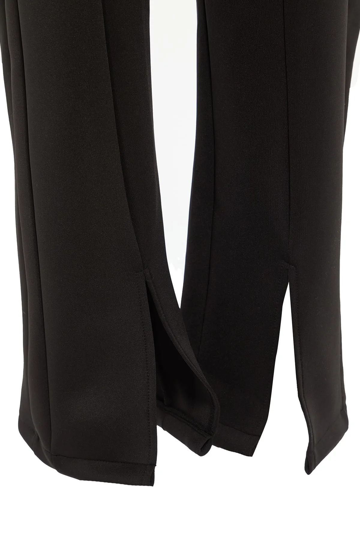 Trendyol Modest  Schwarzes Set aus Oberteil und Unterteil aus Scuba-Tunika und -Hose mit Schlitzdetail TCTAW23US00201