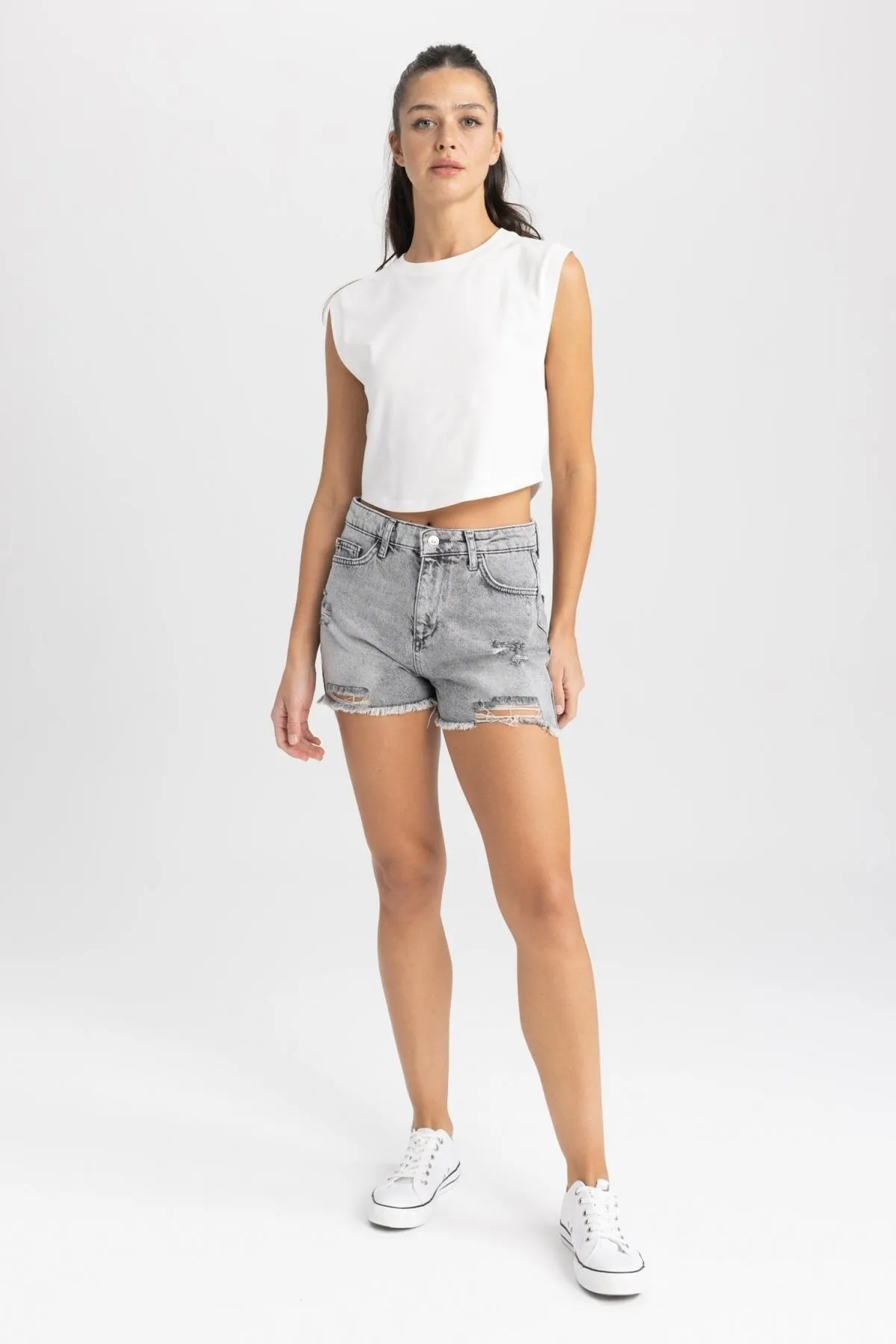 DeFacto  Jeansshorts mit normaler Taille und Cut-Out-Spitze, 100 % Baumwolle, A2603ax23sm