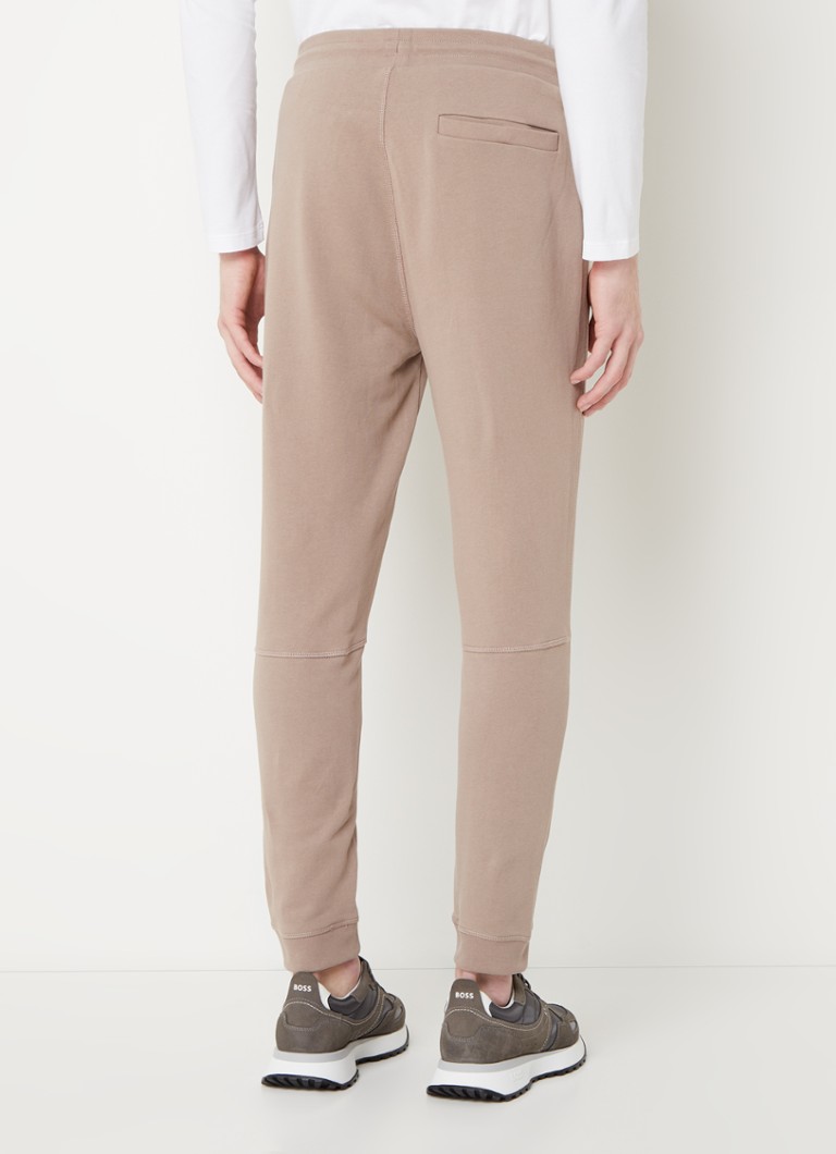 Pantaloni de trening slim fit de la HUGO BOSS, cu logo și buzunare laterale.