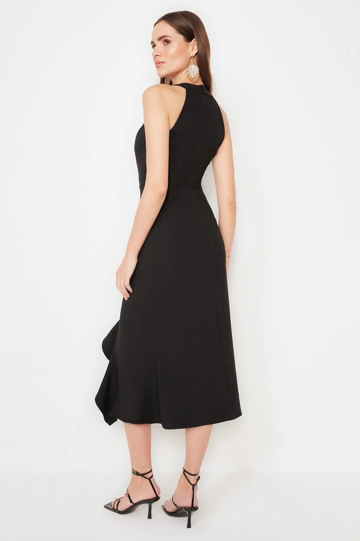 Trendyol Collection  Schwarzes, gewebtes, gefüttertes Volant-Elegantes Abendkleid TPRAW19BB0144