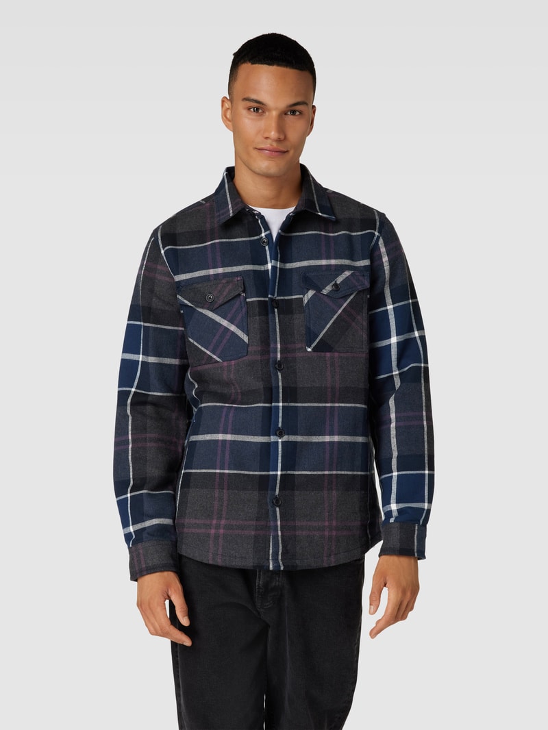 Freizeithemd mit Tartan-Karo und Pattentaschen in schwarz