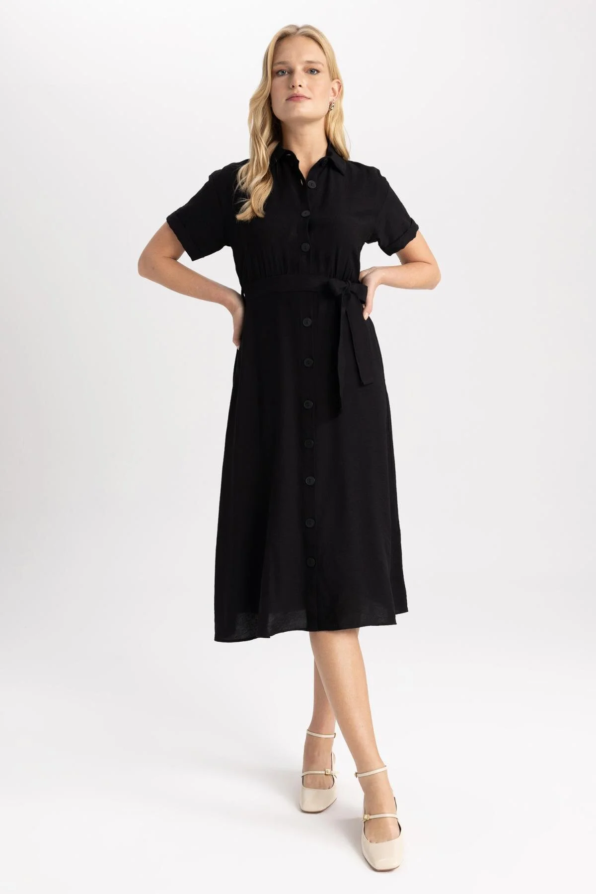 DeFacto  Kurzärmliges Midikleid in Leinenoptik mit Hemdkragen U6943az23sm