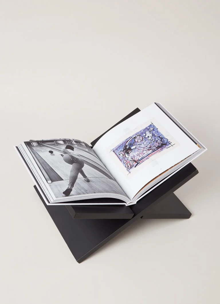 DORADO: LOS CUADERNOS DE BOCETOS DE CHANEL