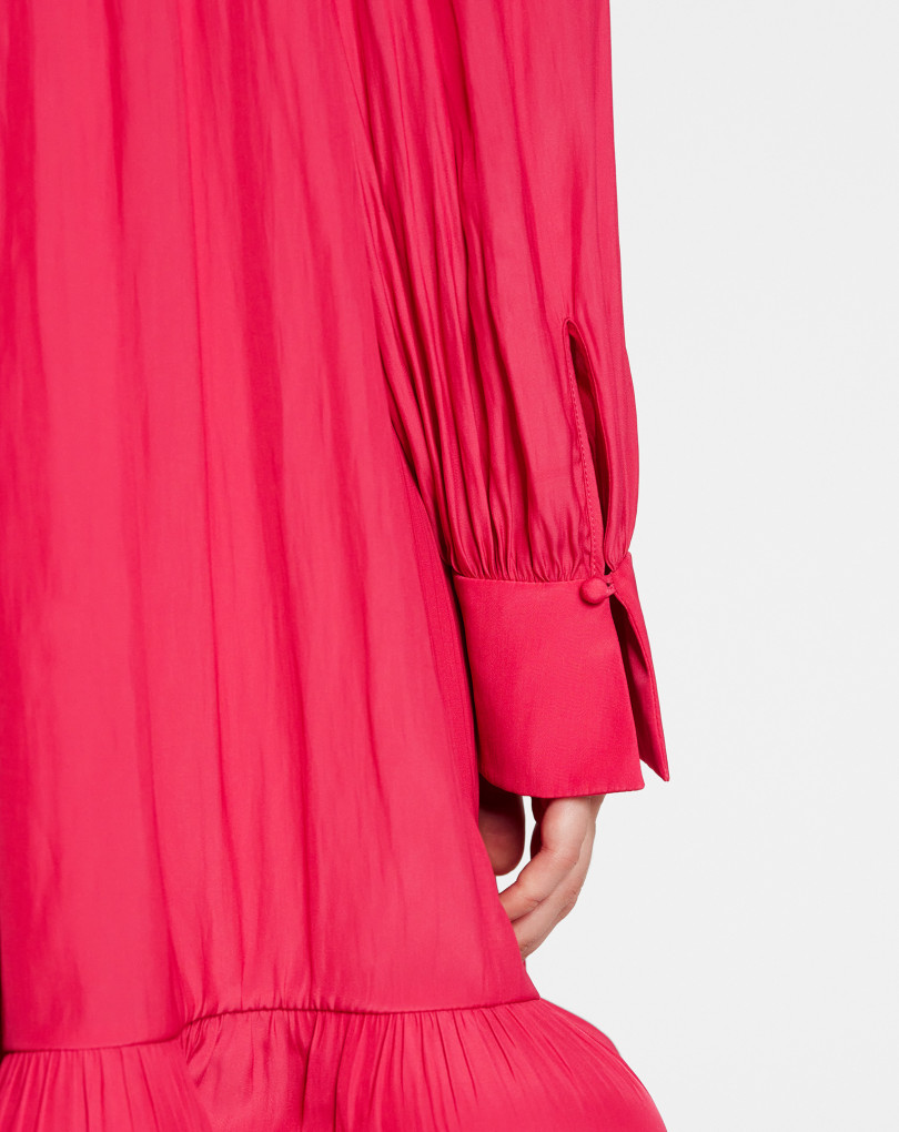 ROBE COURTE MANCHES LONGUES AVEC VOLANTS EN CHARMEUSE