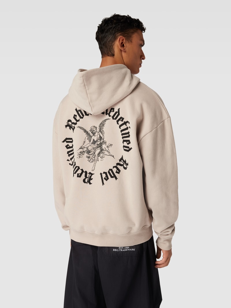 Hoodie mit Känguru-Tasche Modell 'Juan' in taupe