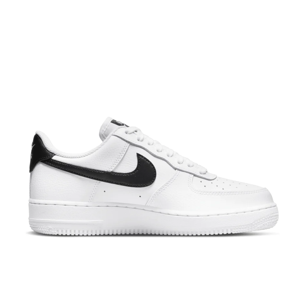 Nike Air Force 1 07 WMNS DD8959-103 / weiss